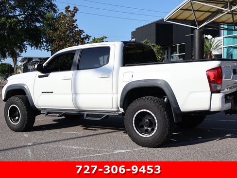 Used 2017 Toyota Tacoma TRD Off-Road AWD/4WD image 7