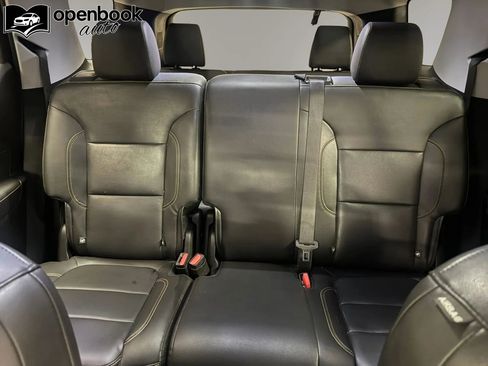 Used 2020 Chevrolet Traverse LT image 14