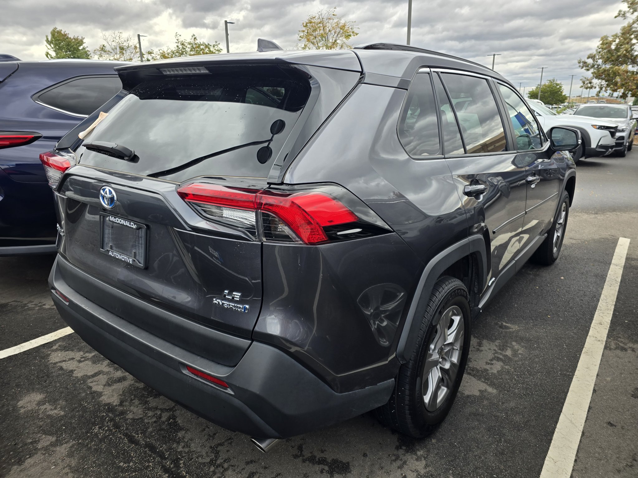 Used 2024 Toyota RAV4 LE AWD/4WD image 4