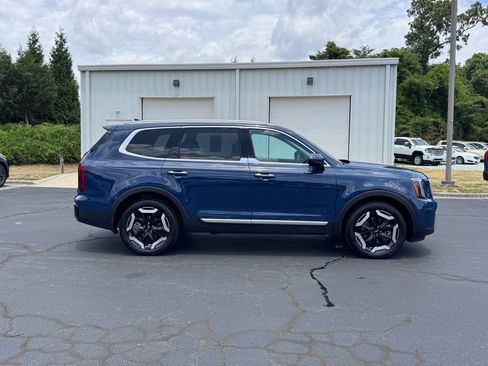 Used 2024 Kia Telluride S w/ S Sunroof Package FWD image 4