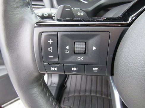 Used 2021 Nissan Rogue SV w/ Premium Package image 15