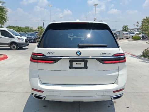 Used 2024 BMW X7 xDrive40i w/ Premium Package AWD/4WD image 5