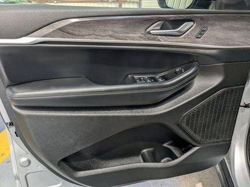 Used 2024 Jeep Grand Cherokee L Limited w/ Luxury Tech Group II image 11