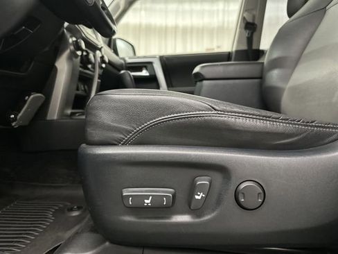 Used 2016 Toyota 4Runner 4WD image 17