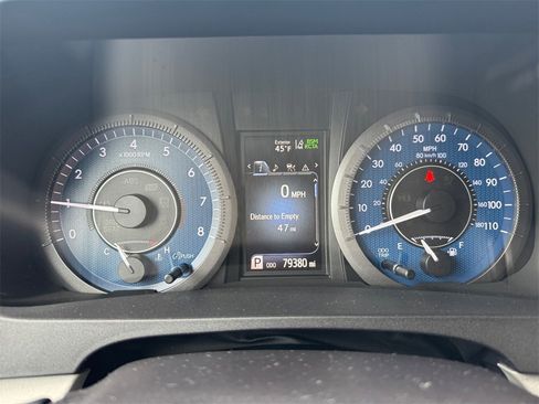 Used 2020 Toyota Sienna XLE w/ Carpet Mat Package image 21