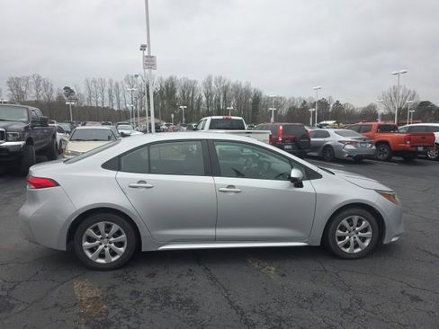 Used 2024 Toyota Corolla LE image 8