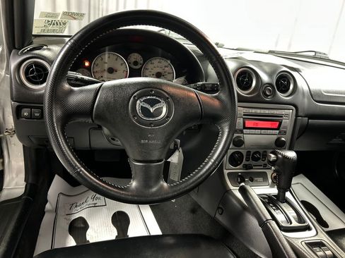 Used 2004 MAZDA MX-5 Miata w/ Cloth Azure Blue Pkg image 13