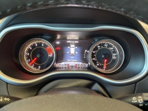 Used 2017 Jeep Cherokee Limited w/ Technology Group image 23