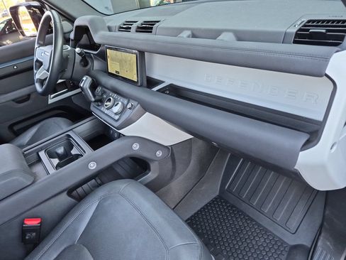 Used 2023 Land Rover Defender 90 SE AWD/4WD image 34