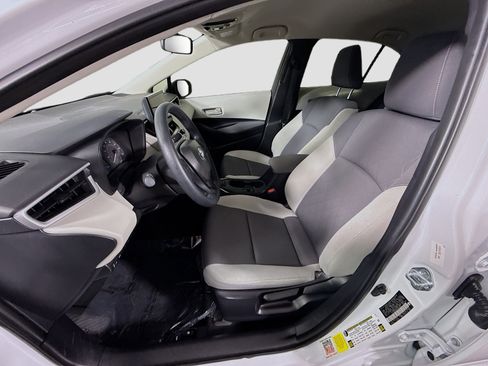Used 2025 Toyota Corolla LE image 21