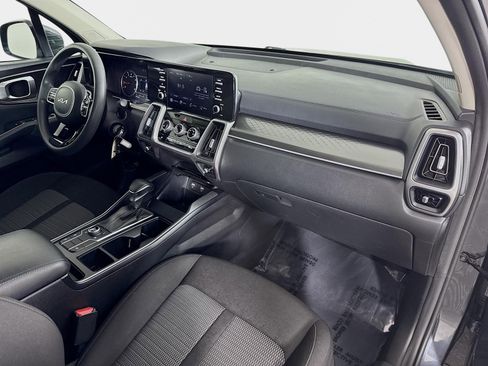Certified 2022 Kia Sorento LX image 27