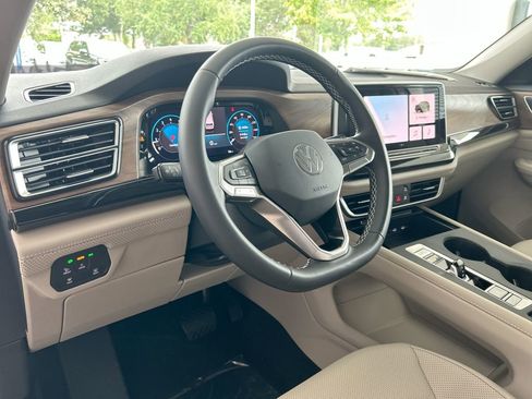 Used 2026 Volkswagen Atlas SE image 13