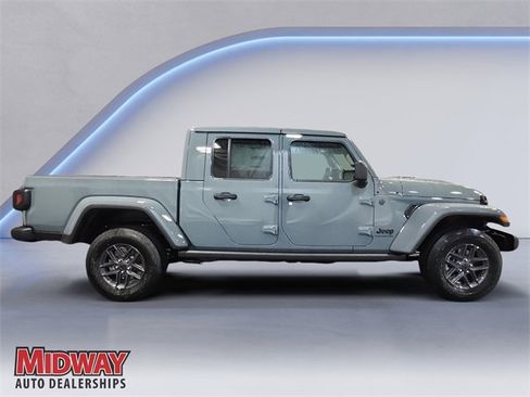 New 2025 Jeep Gladiator Sport image 6