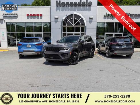 Used 2024 Jeep Grand Cherokee Altitude AWD/4WD image 1