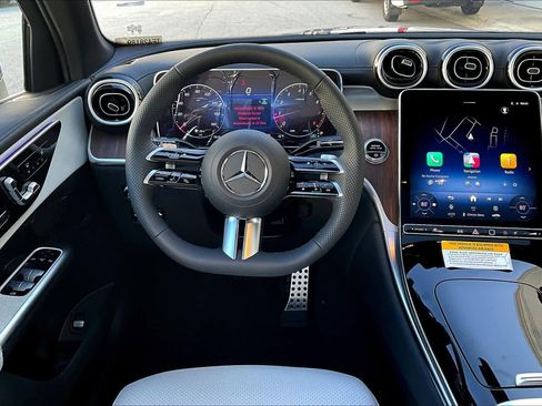 Used 2026 Mercedes-Benz GLC 300 image 6