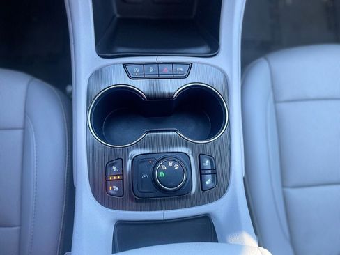 Used 2023 GMC Acadia SLT AWD/4WD image 15