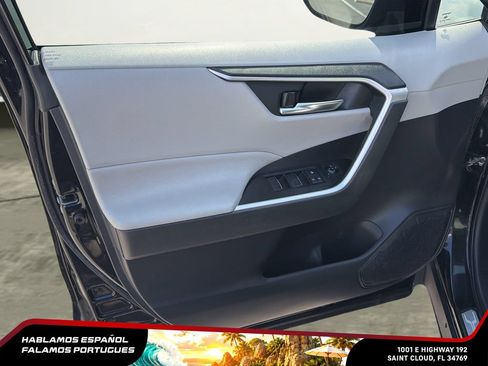 Used 2022 Toyota RAV4 XLE Premium AWD/4WD image 10