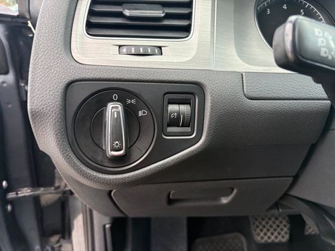Used 2016 Volkswagen Golf S FWD image 21