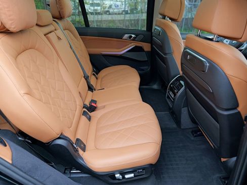 Used 2024 BMW X7 xDrive40i w/ Executive Package AWD/4WD image 34