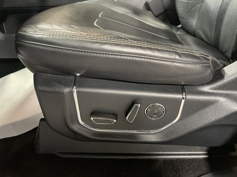 Used 2021 Ford Expedition Platinum image 11