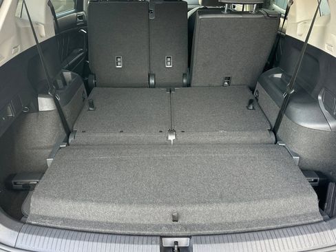 Used 2023 Volkswagen Tiguan SE FWD image 16