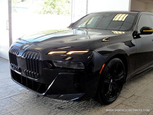 Used 2023 BMW 740i 740i M SPORT PRO+HUD+SWAROVSKI w/ Parking Assistance Package image 39