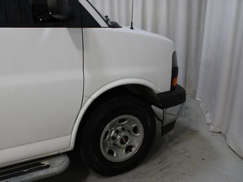 Used 2017 GMC Savana 2500 RWD image 42