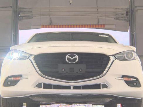 Used 2018 MAZDA MAZDA3 Grand Touring FWD image 2
