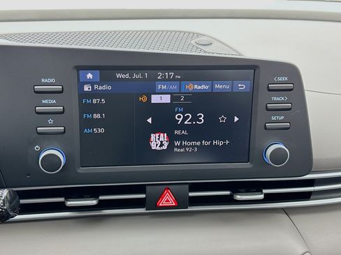 Used 2025 Hyundai Elantra SE FWD image 11