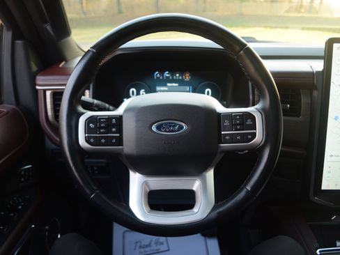 Used 2022 Ford Expedition Max Limited image 4