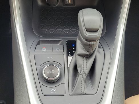 Used 2023 Toyota RAV4 LE image 29