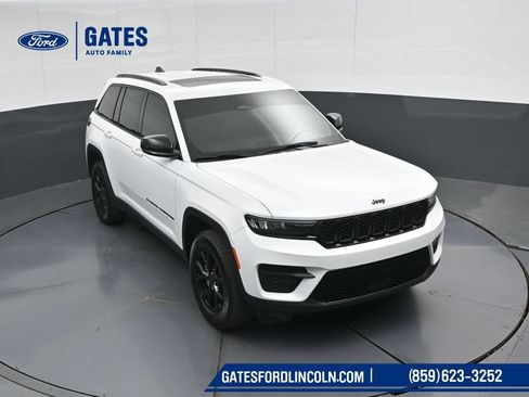 Used 2025 Jeep Grand Cherokee 4WD image 56