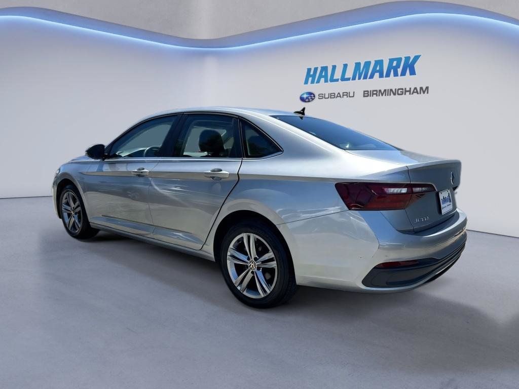 Used 2024 Volkswagen Jetta SE FWD image 4