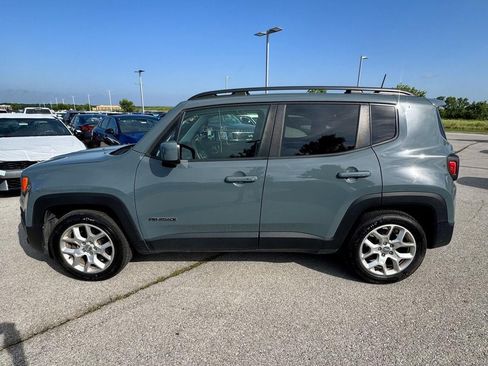 Used 2018 Jeep Renegade Latitude w/ Popular Equipment Group FWD image 2