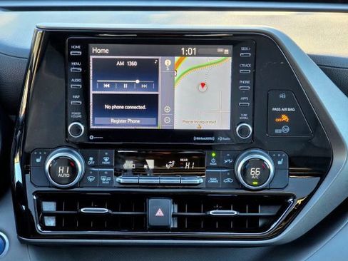 Used 2020 Toyota Highlander XLE image 18