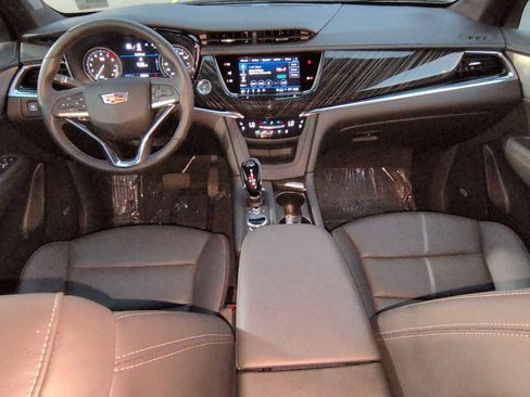 Used 2025 Cadillac XT6 Premium Luxury w/ Technology Package image 13