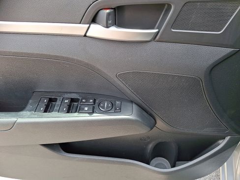 Used 2019 Hyundai Elantra SE w/ Cargo Package FWD image 12