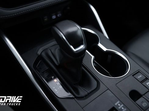 Used 2023 Toyota Highlander XLE image 39