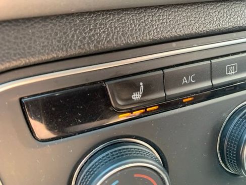Used 2018 Volkswagen Atlas SE AWD/4WD image 16