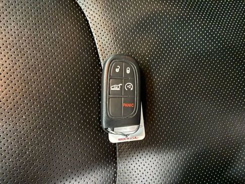 Used 2020 Jeep Cherokee Limited image 25