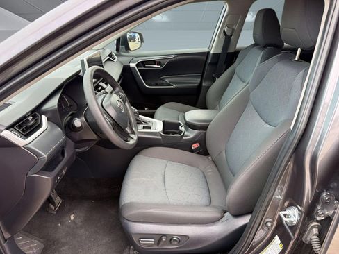 Used 2025 Toyota RAV4 XLE AWD/4WD image 5