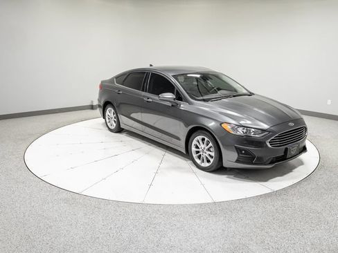 Used 2020 Ford Fusion SE FWD image 27