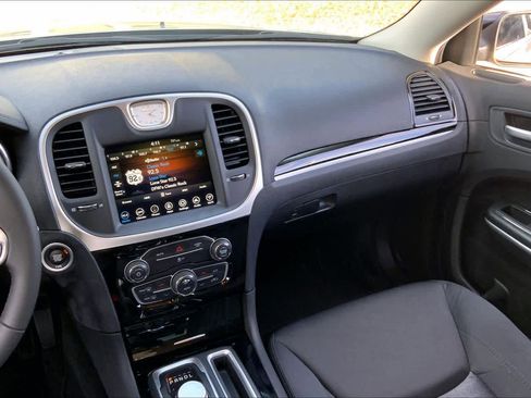 Used 2023 Chrysler 300 Touring w/ Sport Appearance Package image 7