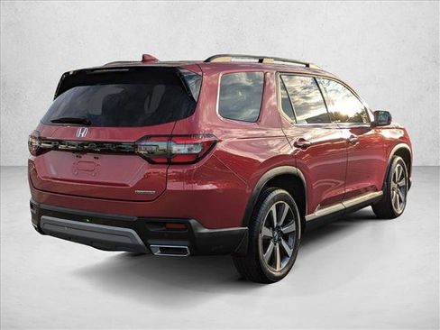 Used 2024 Honda Pilot Touring image 5