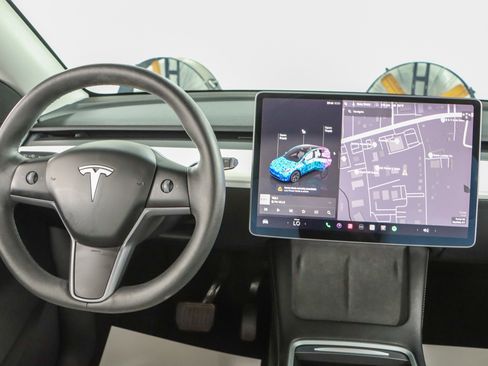 Used 2025 Tesla Model Y Long Range image 16