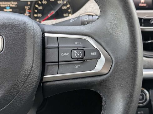 Used 2024 Jeep Compass Latitude AWD/4WD image 33