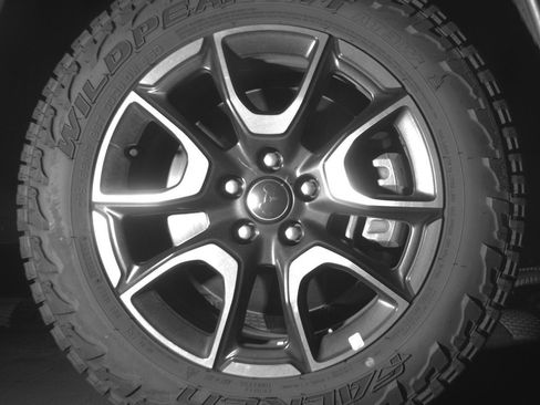 Used 2025 Jeep Compass Trailhawk image 13