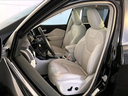 Used 2021 Jeep Cherokee Limited image 9