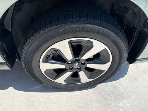 Used 2017 Subaru Forester 2.5i Premium AWD/4WD image 19