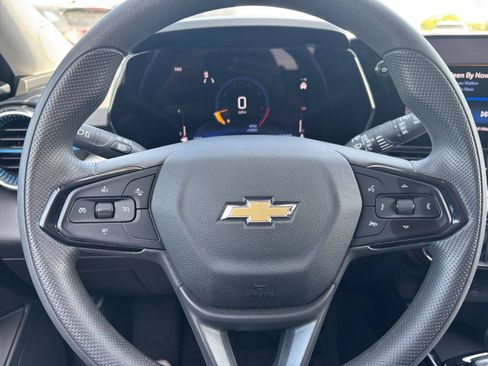 Used 2025 Chevrolet Trax LT FWD image 27